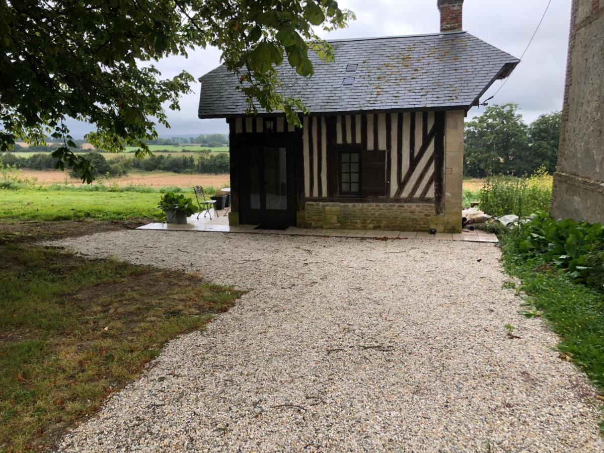 Отель La Bouillerie Du Manoir Des Breholles Goustranville Экстерьер фото